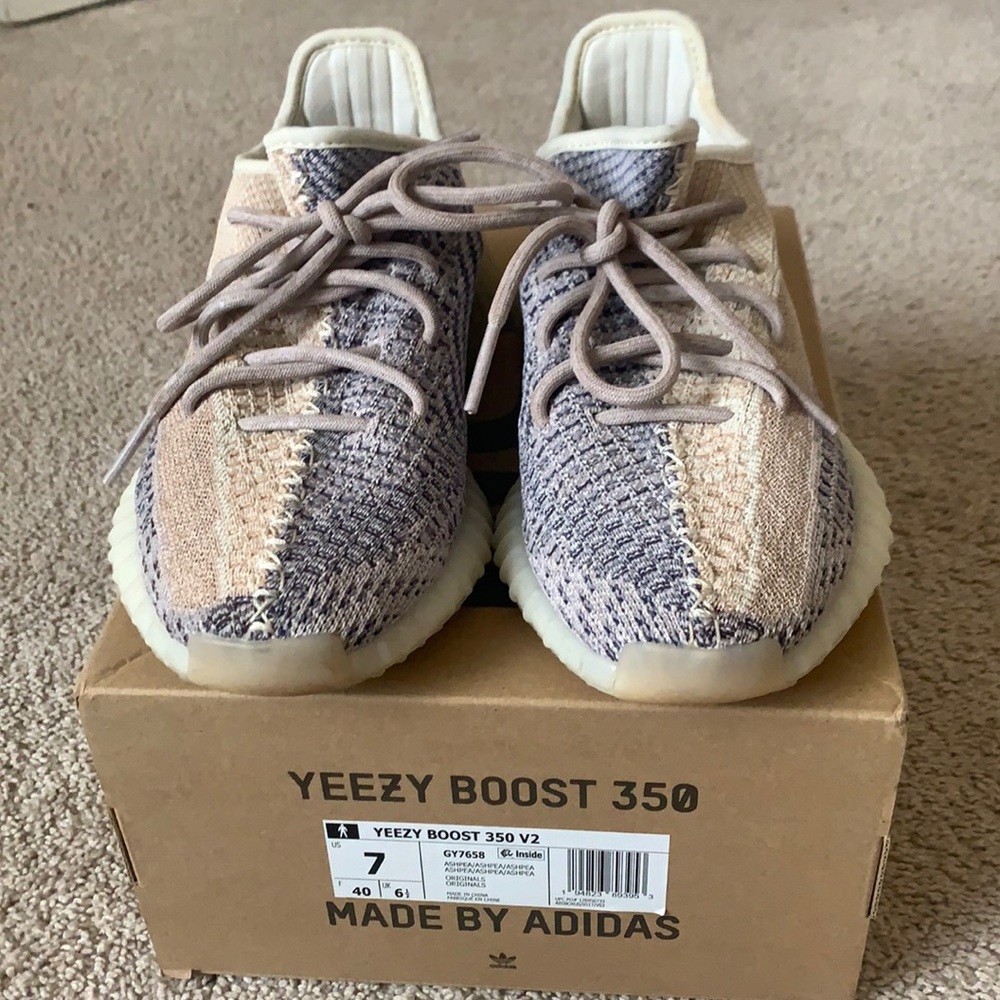 Yeezy Boost 350 V2 color/Ashepea